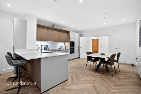 3 bedroom apartment for sale, Chase Side, London, N14