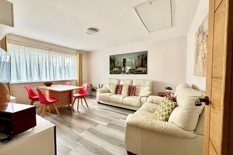 2 bedroom maisonette for sale, Warren Avenue, Bromley, BR1