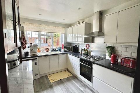2 bedroom maisonette for sale, Warren Avenue, Bromley, BR1