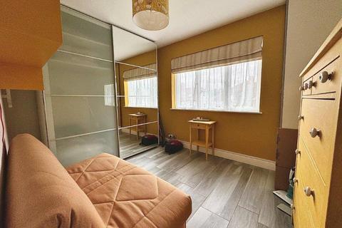 2 bedroom maisonette for sale, Warren Avenue, Bromley, BR1