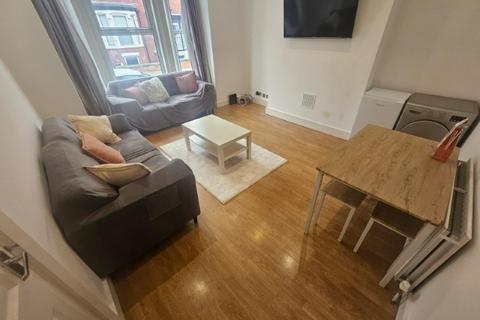 5 bedroom terraced house to rent, Ebberston Terrace, Hyde Park, Leeds, LS6 1AU