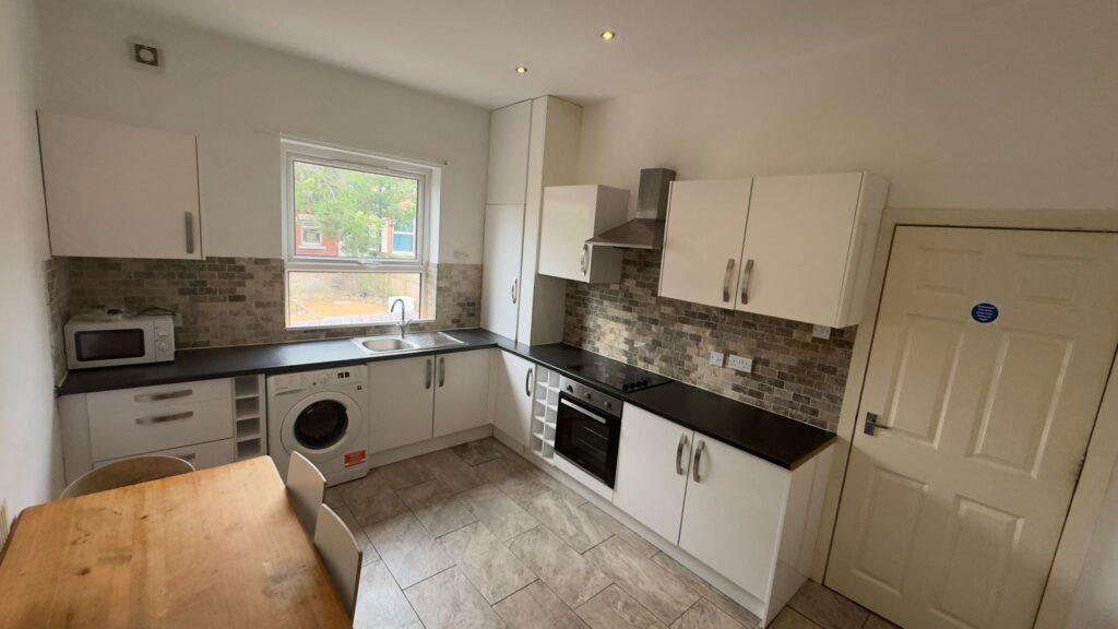 Ebberston Terrace, Hyde Park, Leeds, LS6 1AU - Vue 2