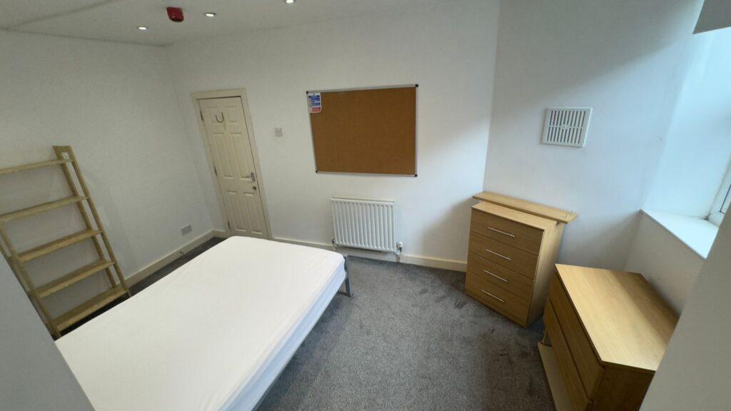 Ebberston Terrace, Hyde Park, Leeds, LS6 1AU - Vue 6