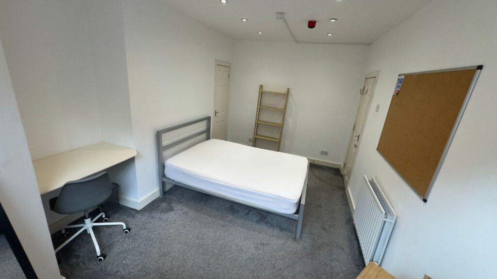 Ebberston Terrace, Hyde Park, Leeds, LS6 1AU - Plus