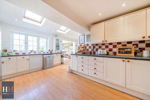 5 bedroom semi-detached house for sale, Morris Street, Hook RG27