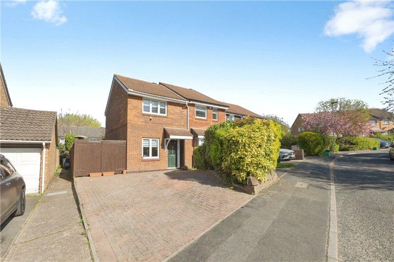 Detached house exterior, driveway