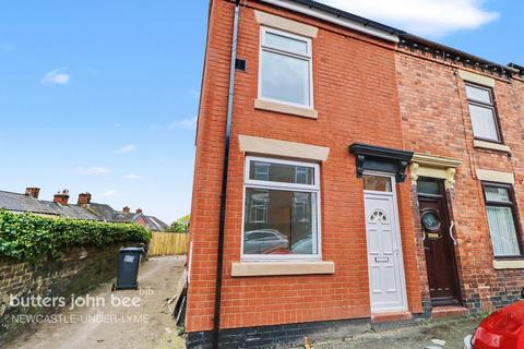 3 bedroom end of terrace house to rent, Warwick Street, Newcastle