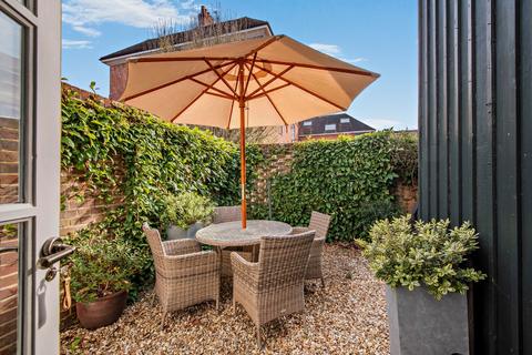 2 bedroom townhouse for sale, St. Thomas Street, Winchester, Hampshire