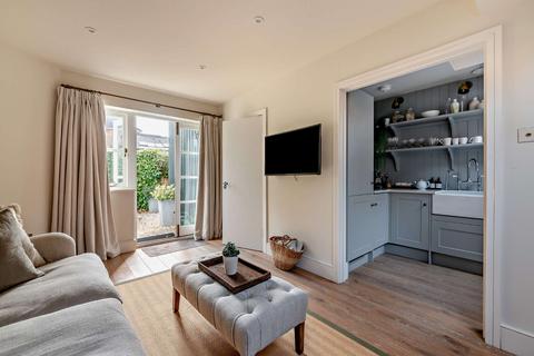 2 bedroom townhouse for sale, St. Thomas Street, Winchester, Hampshire