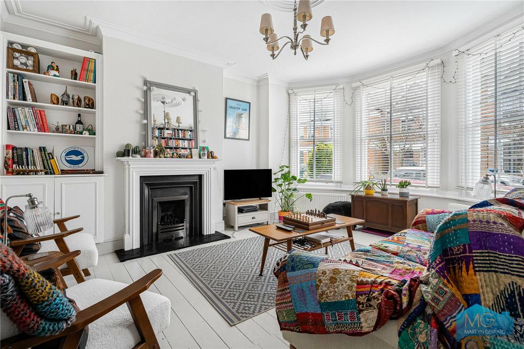 2 bedroom maisonette for sale
