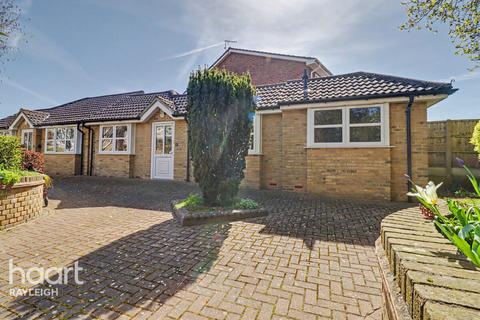 1 bedroom semi-detached bungalow for sale, Rayleigh Road, LEIGH-ON-SEA