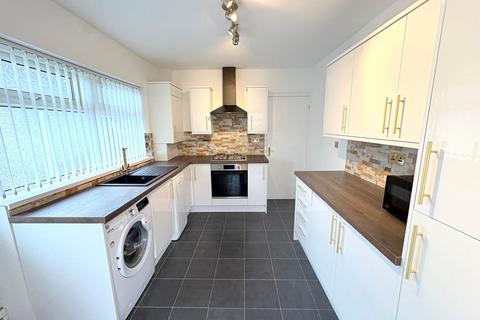 3 bedroom detached bungalow to rent, Brynteg, Llansamlet, SA7