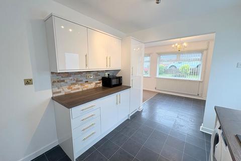 3 bedroom detached bungalow to rent, Brynteg, Llansamlet, SA7