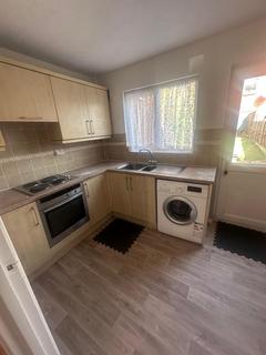 2 bedroom semi-detached house to rent, Berrydale Road, Hayes UB4