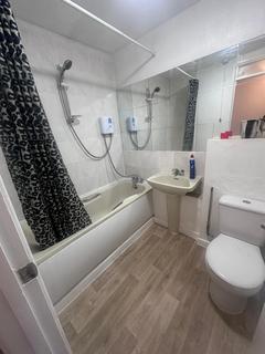 2 bedroom semi-detached house to rent, Berrydale Road, Hayes UB4