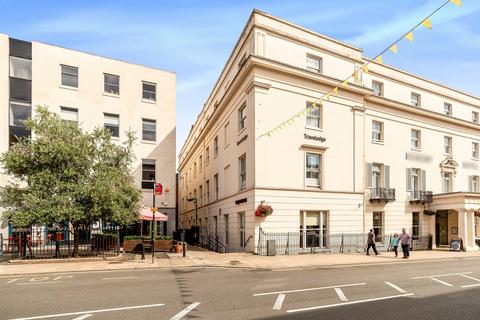 2 bedroom flat to rent, Parade, Leamington Spa, CV32
