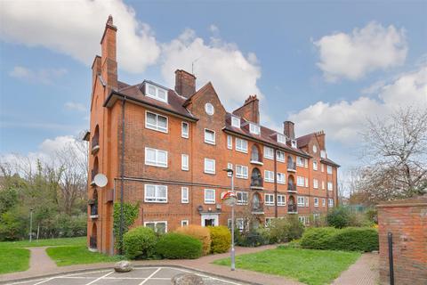 1 bedroom flat for sale, South End Close, Hampstead NW3