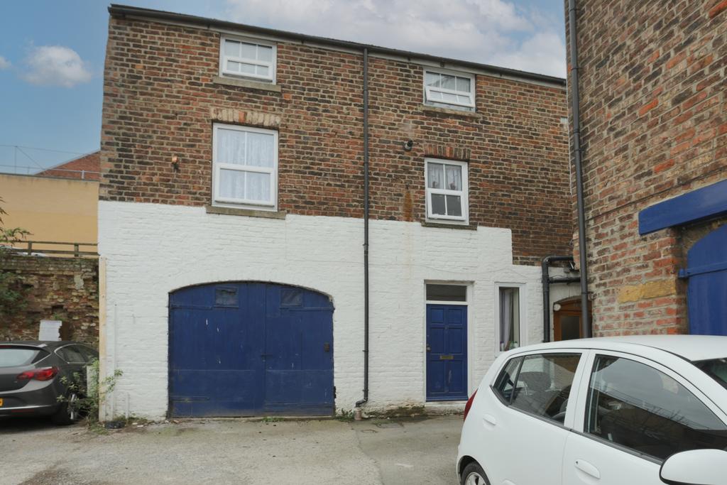 2 bedroom semi-detached house for sale
