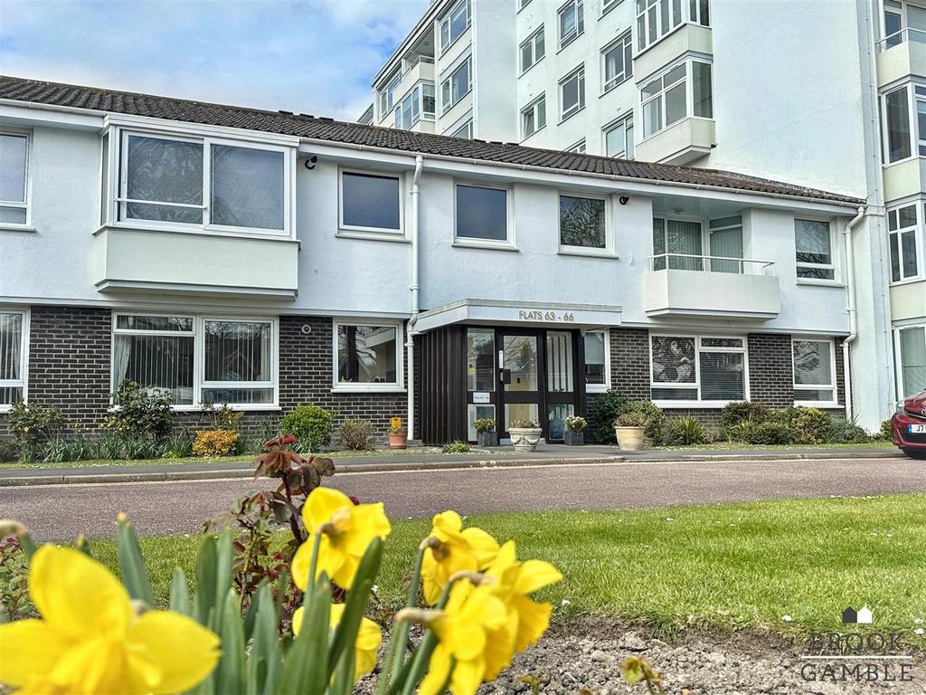 Compton Place Road, Eastbourne BN21 2 bed flat for sale - £230,000