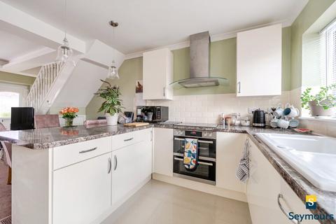 2 bedroom end of terrace house for sale, Lime Grove, Surrey GU1