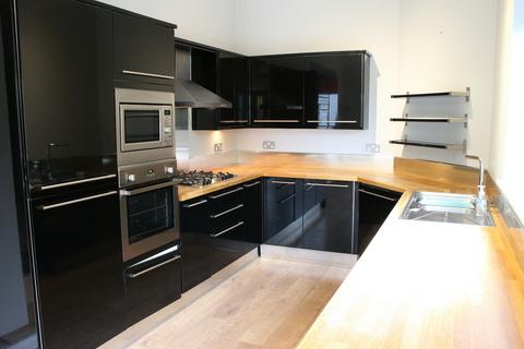 3 bedroom semi-detached bungalow to rent, Roman Drive, Glasgow, G61