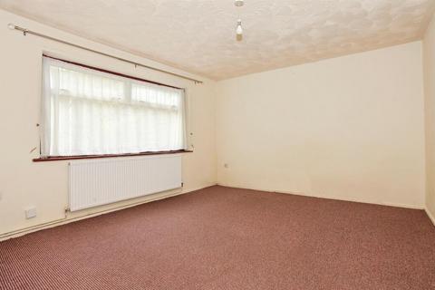 3 bedroom property to rent, Clipston Walk, Peterborough, PE3
