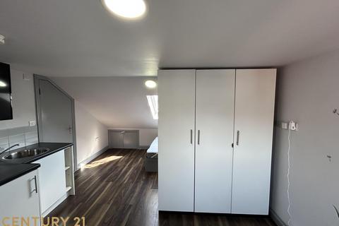 Studio to rent, Empress Avenue, ILFORD IG1