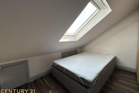 Studio to rent, Empress Avenue, ILFORD IG1