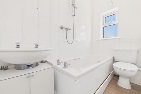 3 bedroom flat for sale, Silverdale Terrace, Gateshead, NE8