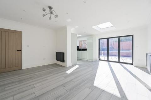 Lukin Crescent, London, E4