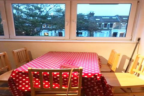 1 bedroom in a flat share to rent, London, SW15