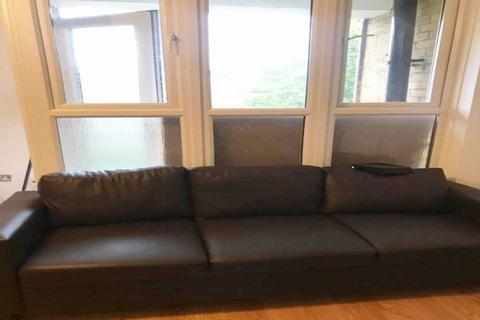 1 bedroom in a flat share to rent, London, SW15