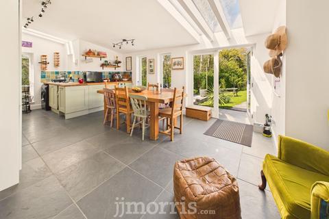 2 bedroom cottage for sale, Vine Cottage, Goat Street, Newport SA42 0PT