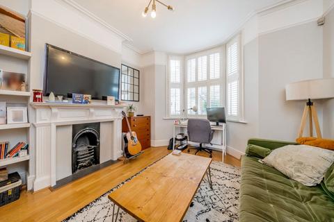 2 bedroom flat for sale, Ferndale Road, London SW4