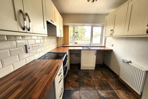 3 bedroom semi-detached house to rent, Ferndale Road, Oldbury B68