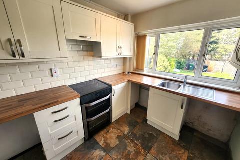3 bedroom semi-detached house to rent, Ferndale Road, Oldbury B68