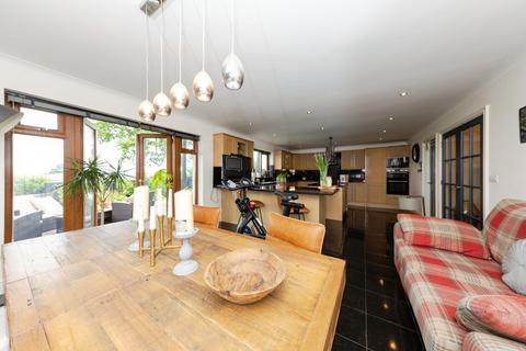 4 bedroom detached house for sale, Clos Nathaniel, Carmarthen SA33