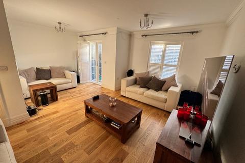 4 bedroom semi-detached house for sale, Kingsway Mews, Farnham Common, SL2 3UR