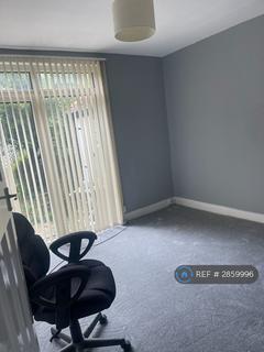3 bedroom semi-detached house to rent, Cranleigh Gardens, Barking, IG11