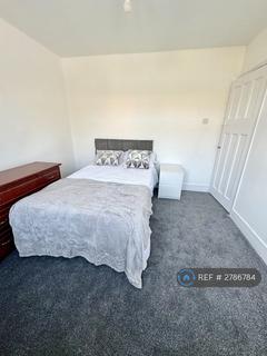 1 bedroom in a house share to rent, Lawrence Avenue, London, E12