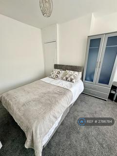 1 bedroom in a house share to rent, Lawrence Avenue, London, E12
