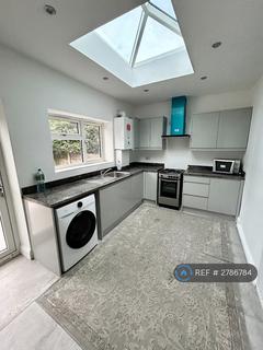 1 bedroom in a house share to rent, Lawrence Avenue, London, E12