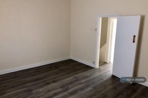 2 bedroom terraced house to rent, School Street, Bamber Bridge, Preston, PR5