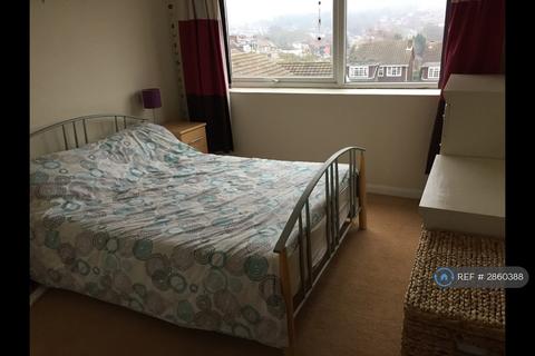 2 bedroom flat to rent, Hadleigh Court, Brentwood, CM14
