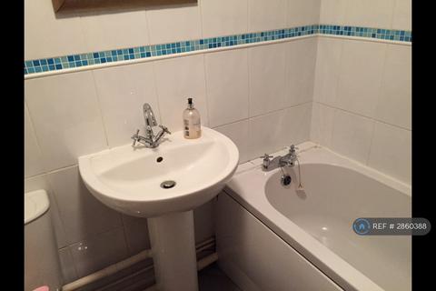 2 bedroom flat to rent, Hadleigh Court, Brentwood, CM14
