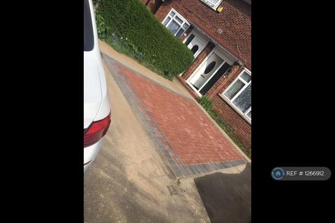 3 bedroom terraced house to rent, Churchill Road, Slough, SL3