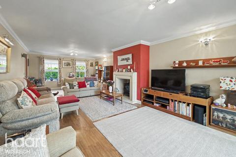 4 bedroom detached house for sale, Barton Road, Wisbech