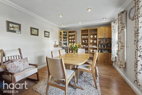 4 bedroom detached house for sale, Barton Road, Wisbech
