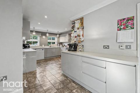 4 bedroom detached house for sale, Barton Road, Wisbech