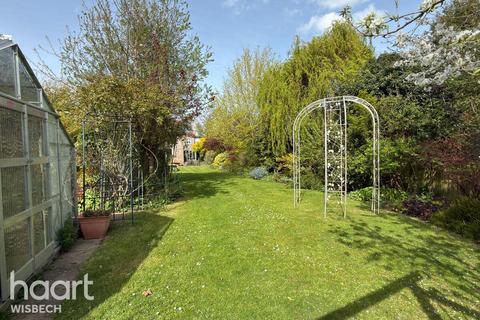 4 bedroom detached house for sale, Barton Road, Wisbech